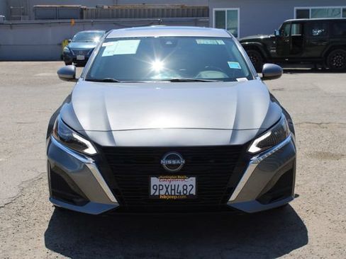 Used 2024 Nissan Altima 2.5 SV w/ SV Premium Package FWD image 2