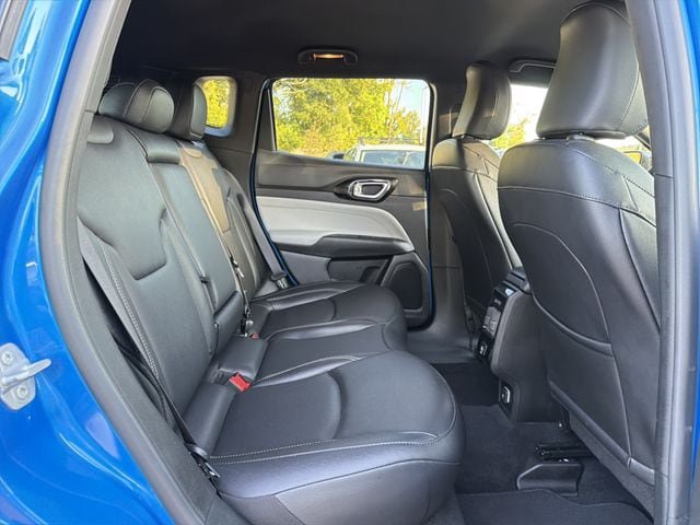 Used 2025 Jeep Compass Limited AWD/4WD image 12