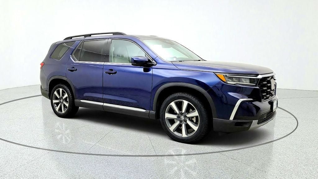 Used 2024 Honda Pilot Touring image 3