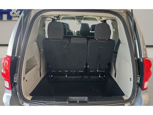Used 2018 Dodge Grand Caravan SE FWD image 15