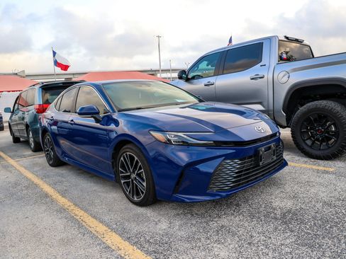 Certified 2025 Toyota Camry XLE FWD image 5