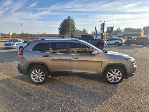 Used 2016 Jeep Cherokee Limited image 3