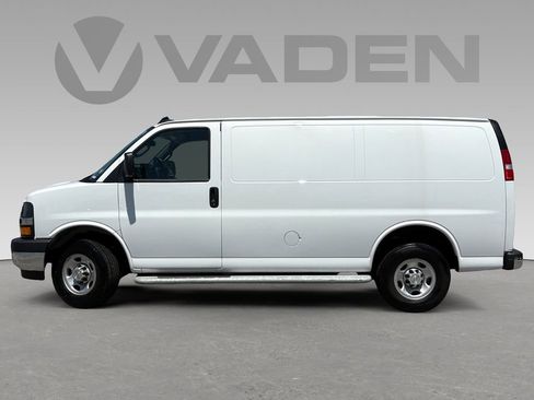 Used 2024 Chevrolet Express 2500 w/ Driver Convenience Package RWD image 3
