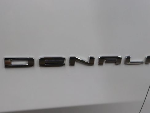 Used 2024 GMC Yukon XL Denali Ultimate AWD/4WD image 10