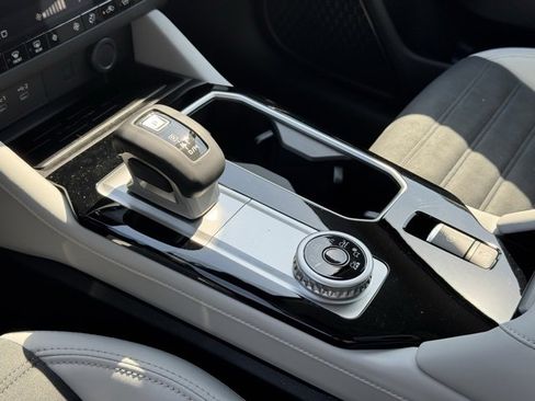 New 2025 Mitsubishi Outlander SE image 15