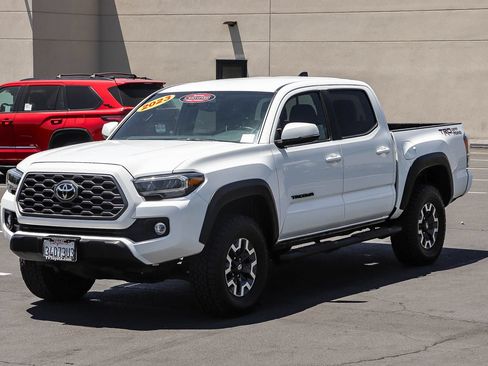 Certified 2023 Toyota Tacoma TRD Off-Road w/ Technology Package RWD image 3