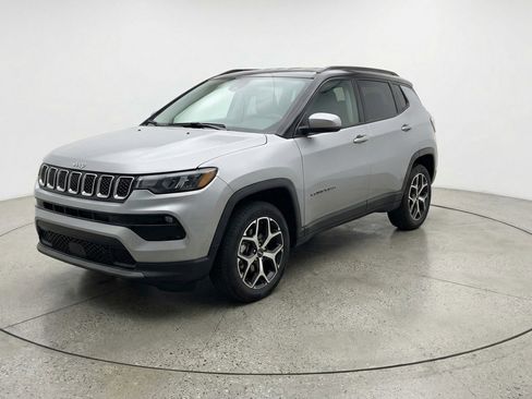 Used 2025 Jeep Compass Limited AWD/4WD image 3