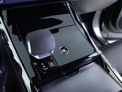 Used 2024 Land Rover Range Rover Sport SE image 31