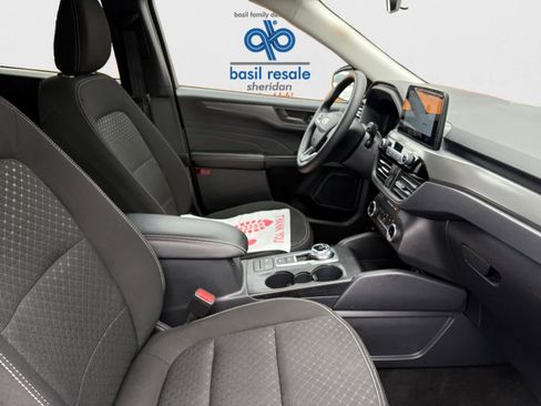 Used 2025 Ford Escape Active AWD/4WD image 18