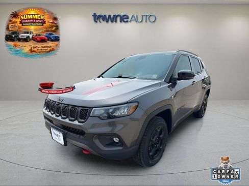 Used 2023 Jeep Compass Trailhawk AWD/4WD image 2