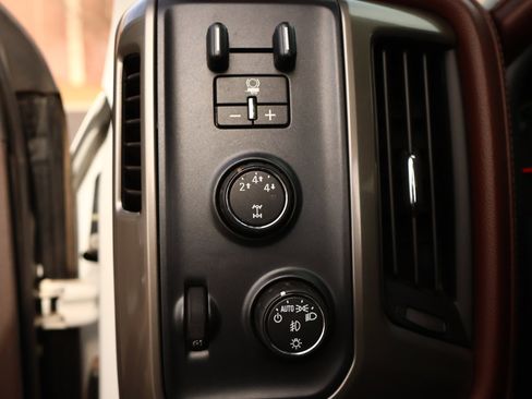 Used 2016 Chevrolet Silverado 2500 High Country w/ Duramax Plus Package image 13