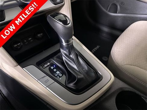 Used 2019 Hyundai Elantra SE image 16