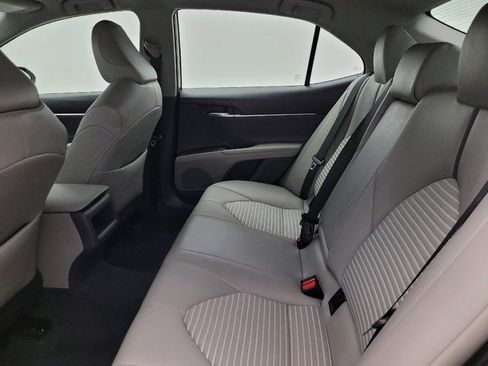 Used 2022 Toyota Camry SE image 18
