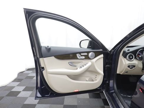 Used 2018 Mercedes-Benz C 300 4MATIC Sedan image 4