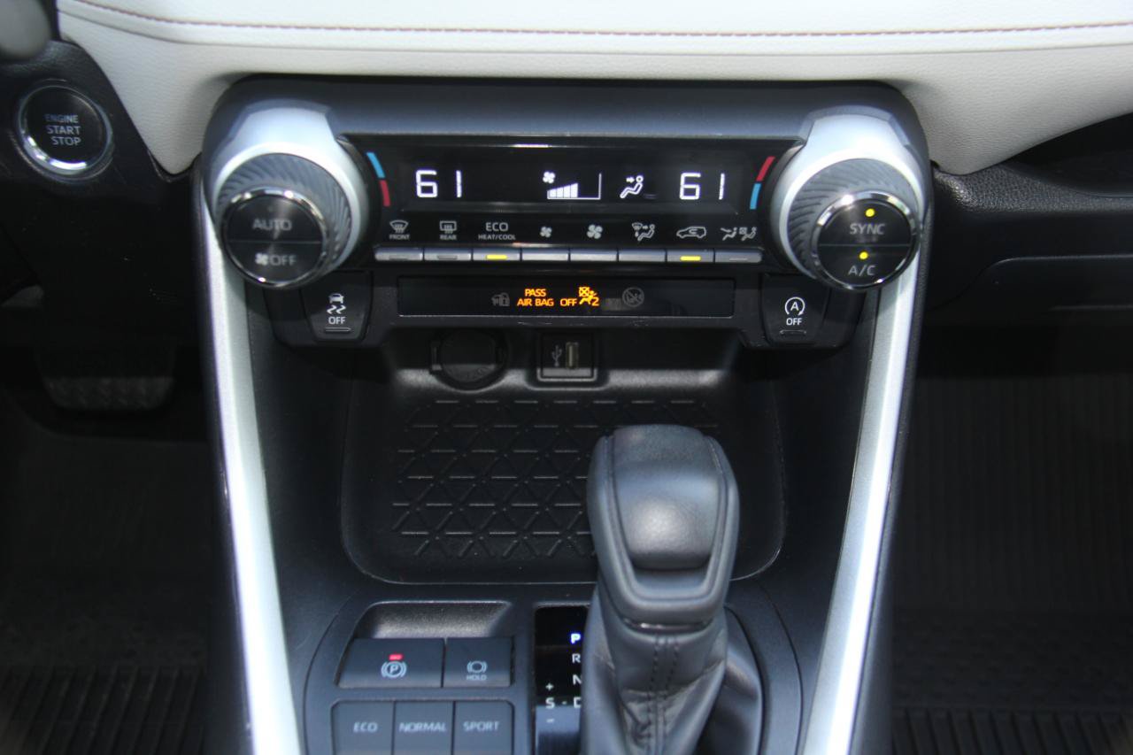 Used 2025 Toyota RAV4 XLE w/ Convenience Package FWD image 15