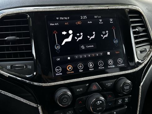 Used 2021 Jeep Grand Cherokee Limited w/ Luxury Group II RWD image 19