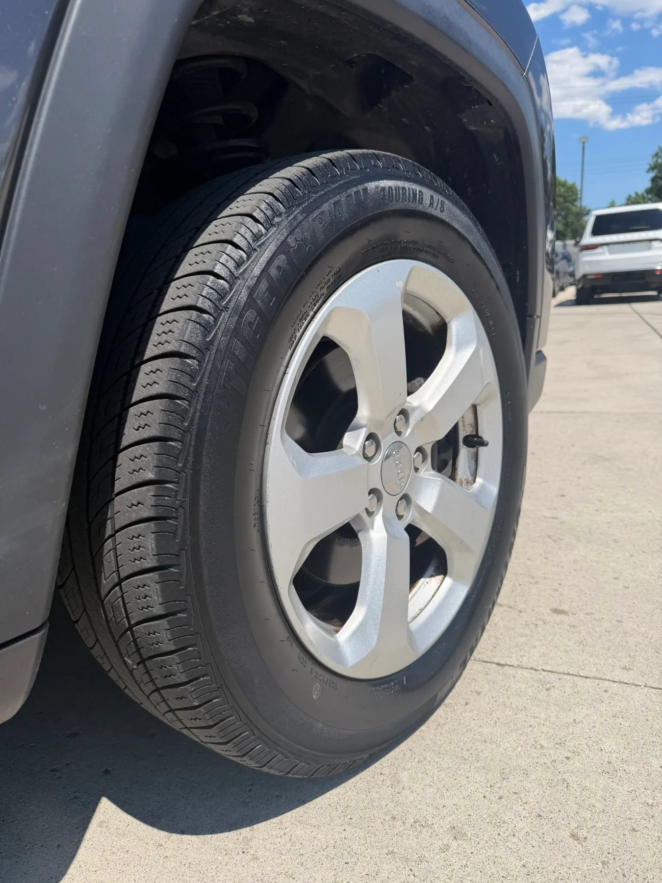 Used 2018 Jeep Compass Latitude AWD/4WD image 9