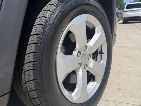 Used 2018 Jeep Compass Latitude AWD/4WD image 9