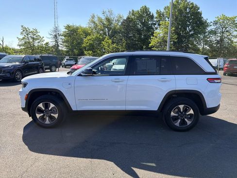 Used 2022 Jeep Grand Cherokee Limited 4xe w/ Luxury Tech Group II AWD/4WD image 2