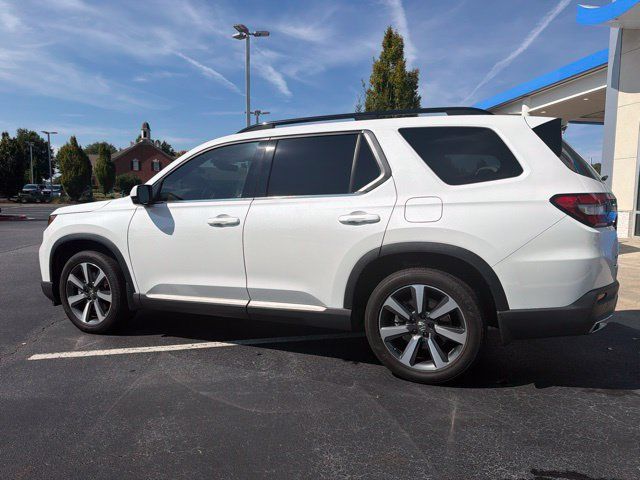 Used 2025 Honda Pilot Touring image 11