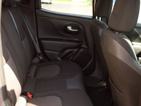 Used 2023 Jeep Renegade Latitude AWD/4WD image 40