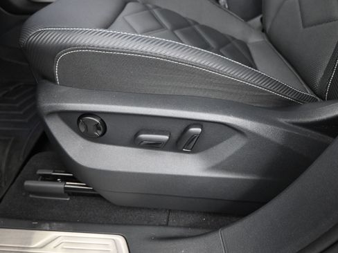 Used 2024 Volkswagen Atlas Cross Sport SE image 11