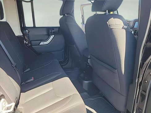 Used 2018 Jeep Wrangler Unlimited Sahara AWD/4WD image 19