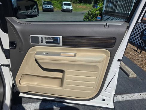 Used 2009 Lincoln MKX AWD image 17
