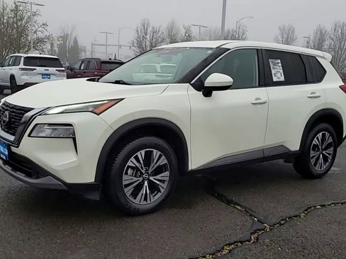 Used 2023 Nissan Rogue SV image 4