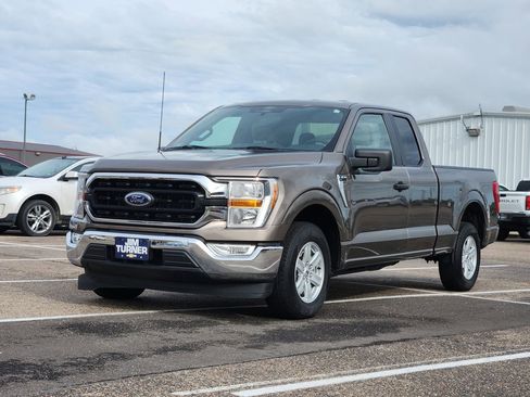 Used 2022 Ford F150 XLT w/ Trailer Tow Package RWD image 3