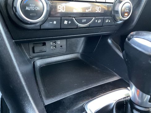 Used 2018 MAZDA MAZDA3 Touring image 21