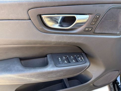 Certified 2023 Volvo XC60 B5 Ultimate w/ Protection Package Premier image 13