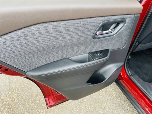 Certified 2023 Nissan Rogue SV image 24