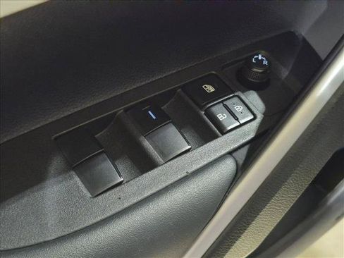 Used 2025 Toyota Corolla Cross L FWD image 14
