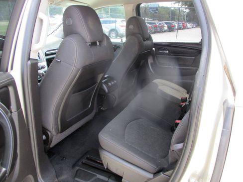 Used 2014 GMC Acadia SLE FWD image 13