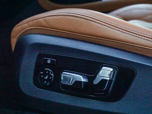 Used 2024 BMW X7 xDrive40i w/ Premium Package image 23