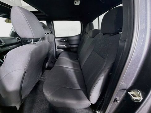 Used 2017 Toyota Tacoma TRD Sport AWD/4WD image 25
