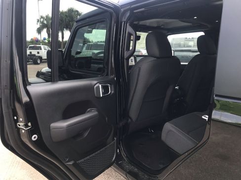 New 2025 Jeep Gladiator Sport image 13