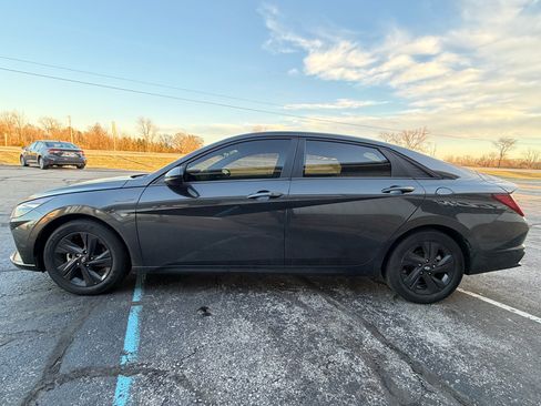 Used 2023 Hyundai Elantra SEL w/ Cargo Package image 2