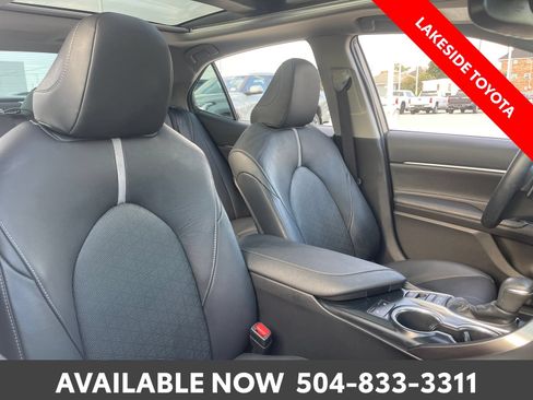Used 2018 Toyota Camry XSE FWD image 14