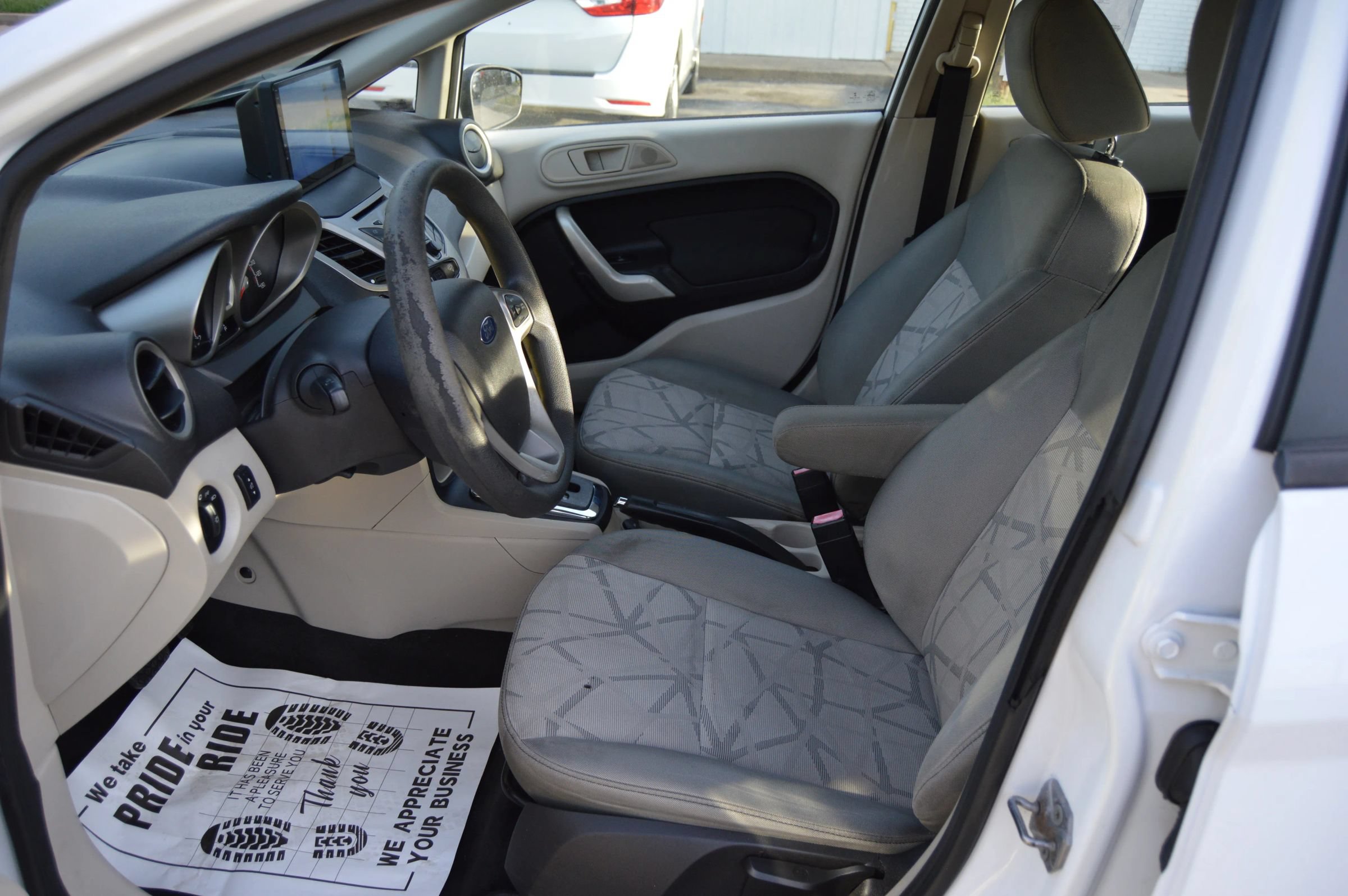 Used 2013 Ford Fiesta SE w/ Super Fuel Economy Pkg FWD image 10