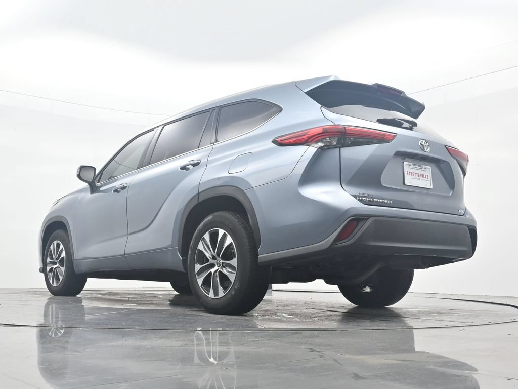 Used 2022 Toyota Highlander XLE FWD image 36
