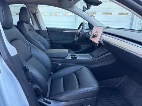 Used 2024 Tesla Model Y Performance image 12