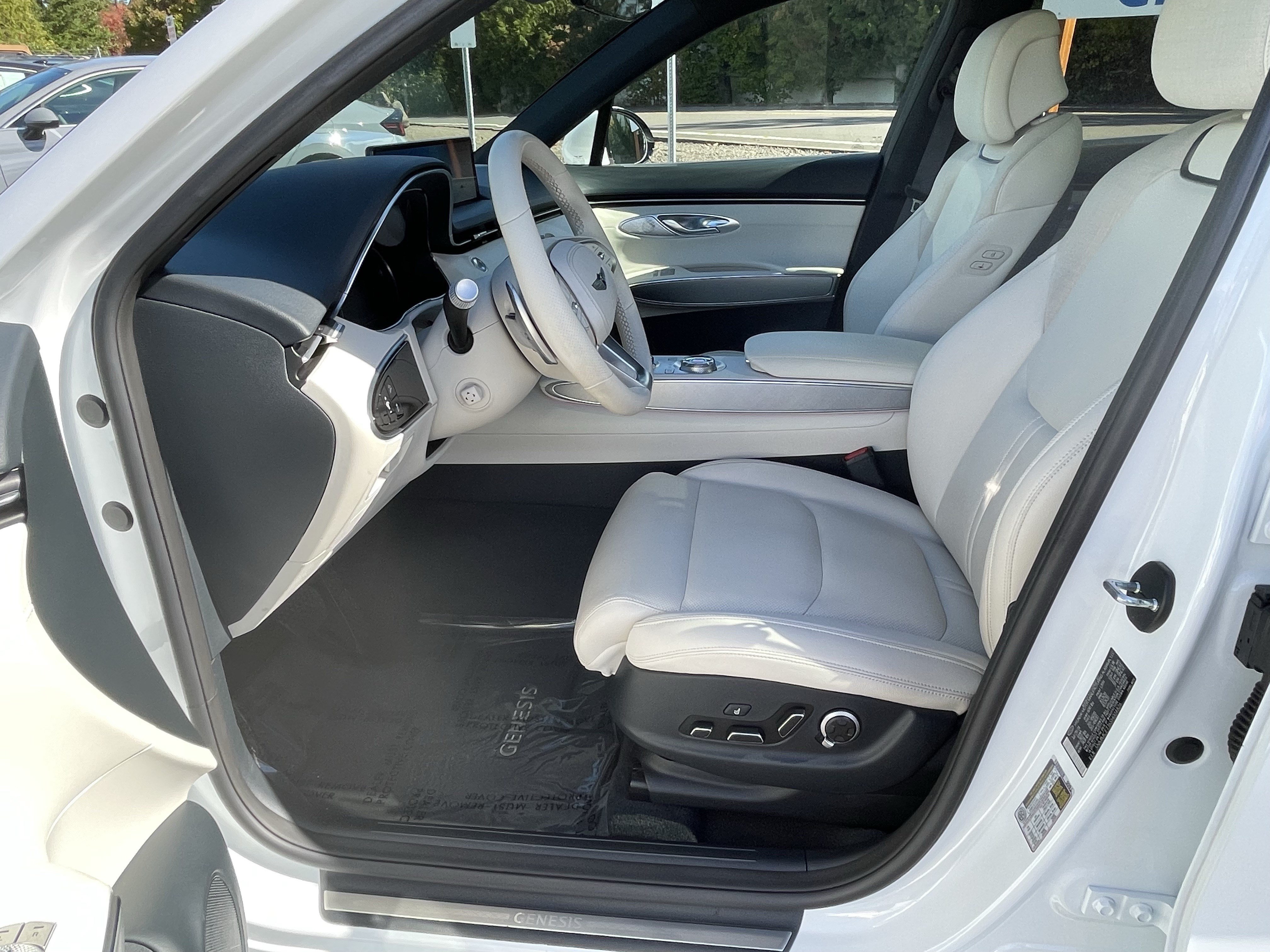 Used 2025 Genesis Electrified GV70 AWD/4WD image 11