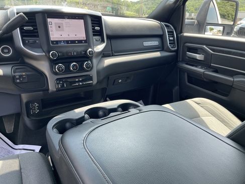 Used 2024 RAM 3500 Big Horn image 20