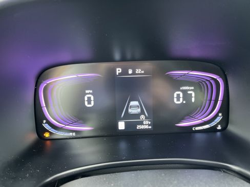 Used 2025 Kia Soul LX w/ LX Technology Package FWD image 21