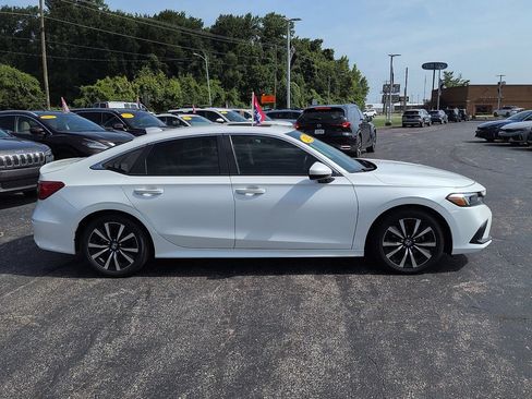 Used 2022 Honda Civic EX image 2