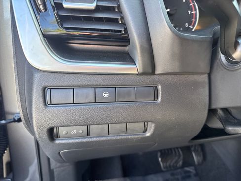 Certified 2022 Nissan Rogue SV FWD image 16