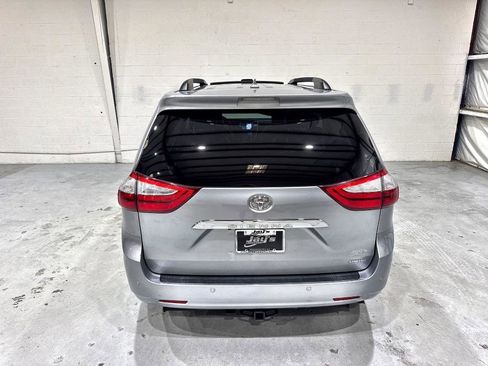 Used 2017 Toyota Sienna Limited FWD image 23