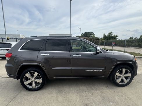 Used 2015 Jeep Grand Cherokee Overland w/ Advanced Technology Group RWD image 9